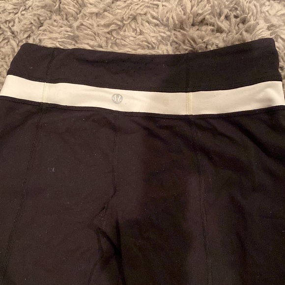 Lululemon yoga pants, great condition and barley worn - Picture 2 of 4